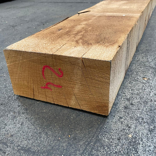 Traverse paysagère en chêne 100 x 200 mm, longueur 2,4 m, gros plan sur l'extrémité