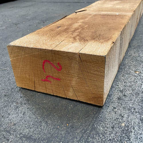 Traverse paysagère en chêne 100 x 200 mm, longueur 2,3 m, gros plan sur l'extrémité