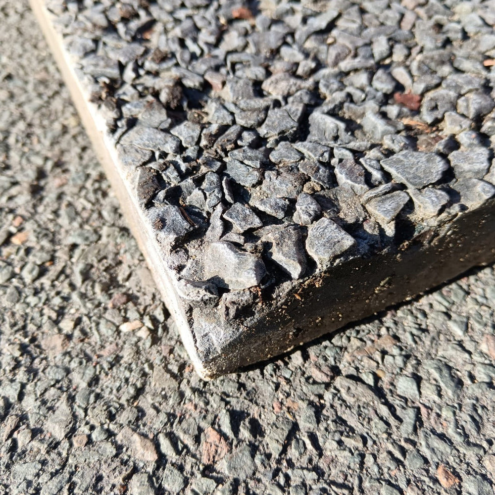 Dalle gravillonnée noire - 400 x 400 x 30 mm