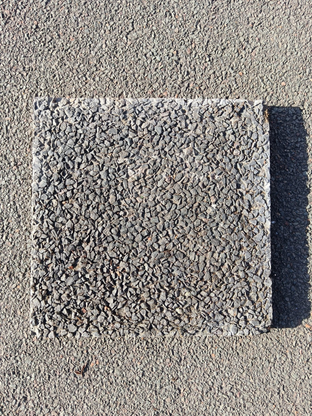Dalle gravillonnée noire - 400 x 400 x 30 mm