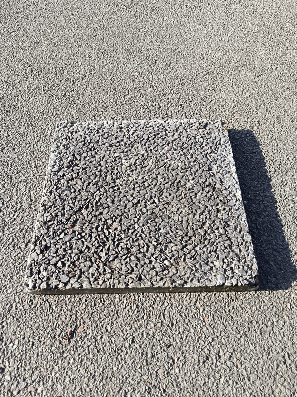 Dalle gravillonnée noire - 400 x 400 x 30 mm