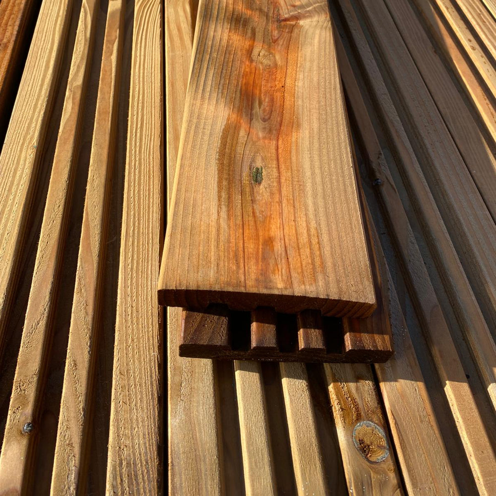 Lame de terrasse douglas marron classe 3 - 28x145 - L=4m (profil Catalina)