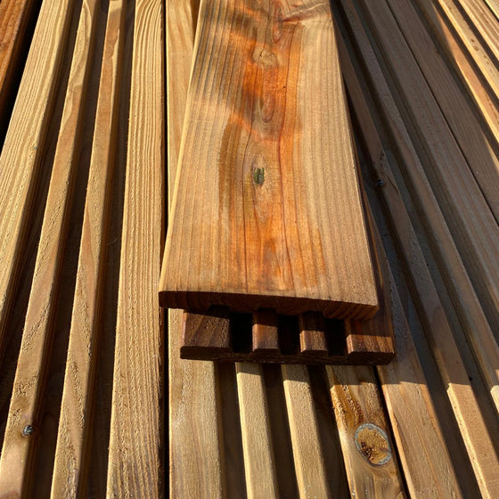 Lame de terrasse douglas marron classe 3 - 28x145 - L=4m (profil Catalina)