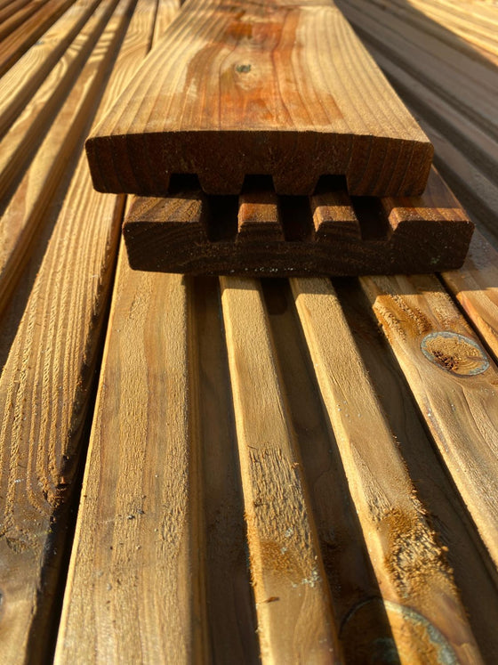 Lame de terrasse douglas marron classe 3 - 28x145 - L=4m (profil Catalina) — vue 3