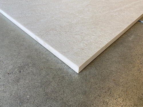 Carrelage extérieur grès cérame rectifié structuré couleur calcite - gamme Kobe ref F844 - 60x60cm - Ep= 20mm - Novoceram