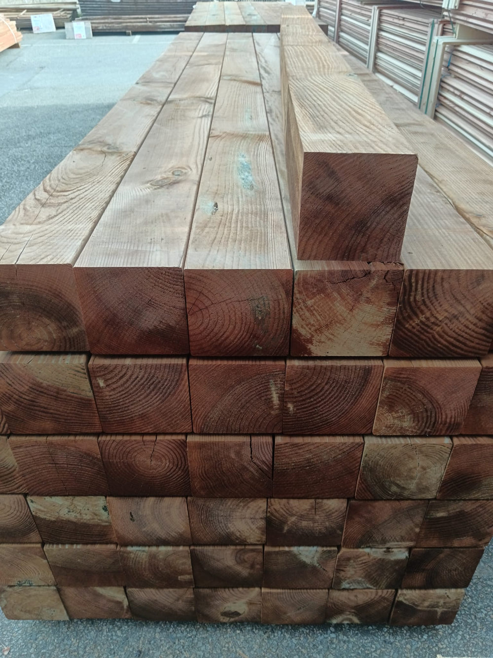 Poteau pin marron classe 4 - 145x145 - L=2,5m