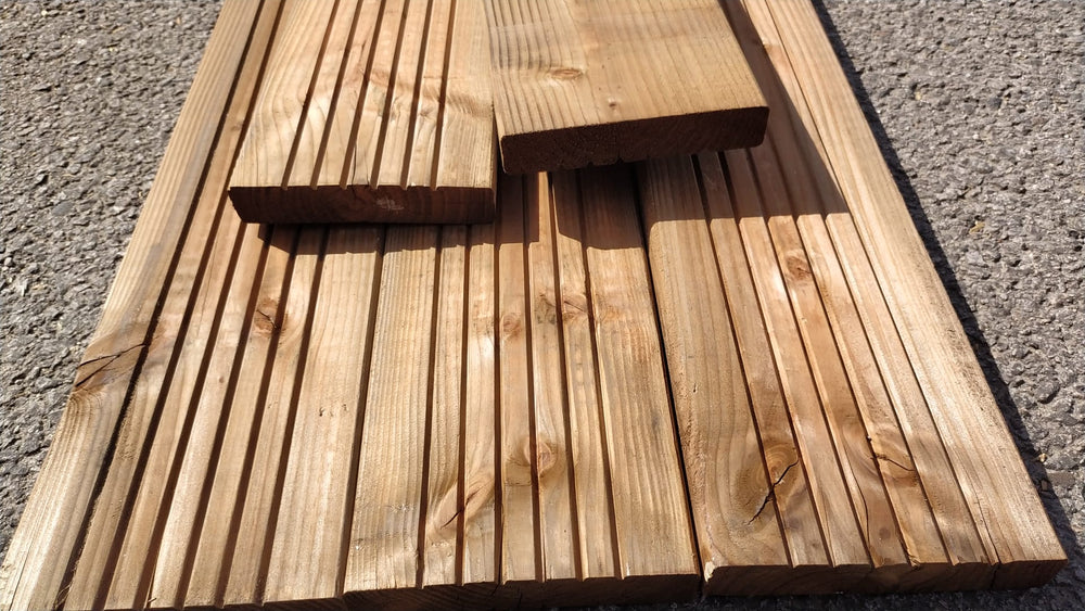 Lame de terrasse rainurée douglas classe 3 marron - 28x145 (profil Lavezzi) - L=4m — vue 4