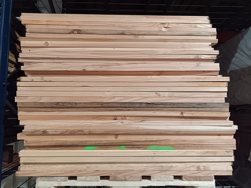 Chute de planches bois massif résineux - sections variables - L=env 96cm