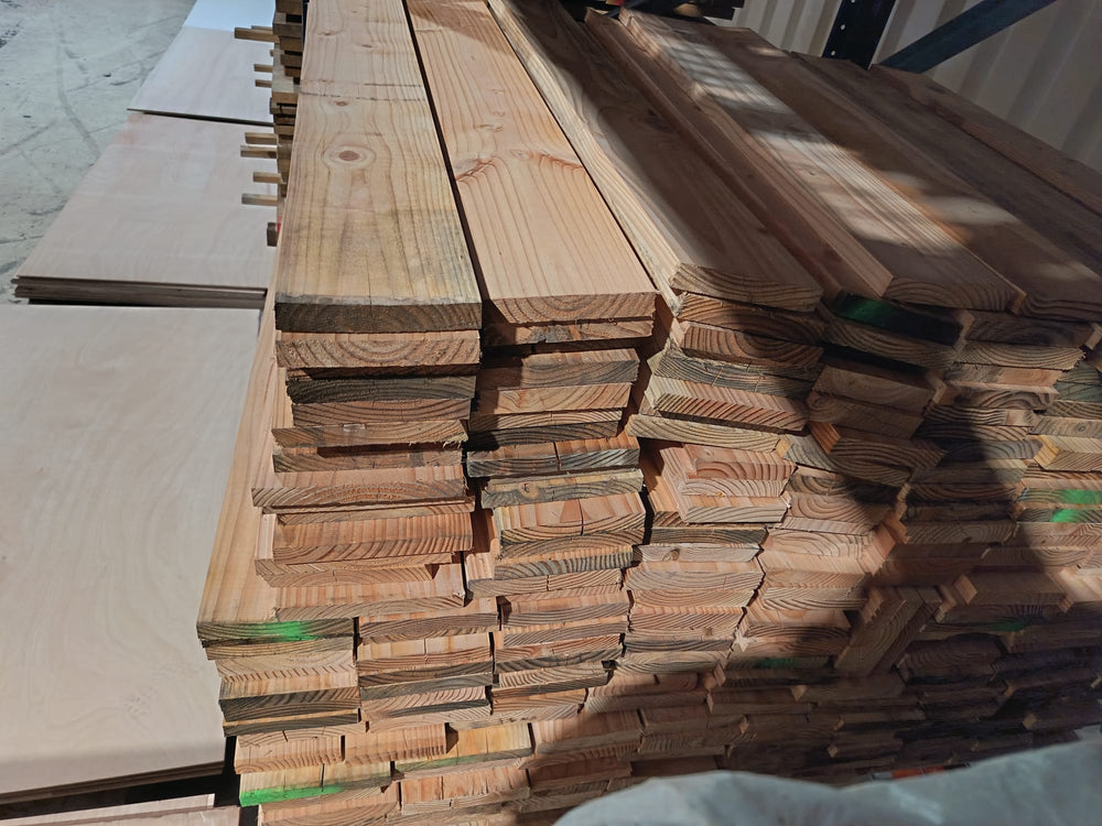 Chute de planches bois massif résineux - sections variables - L=env 96cm