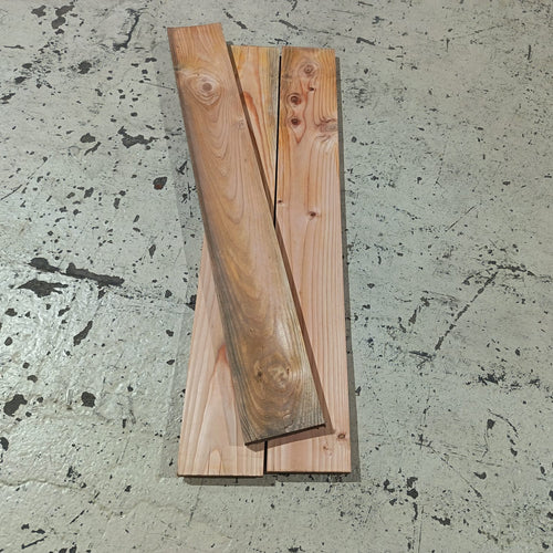 Chute de planches bois massif résineux - sections variables - L=env 96cm