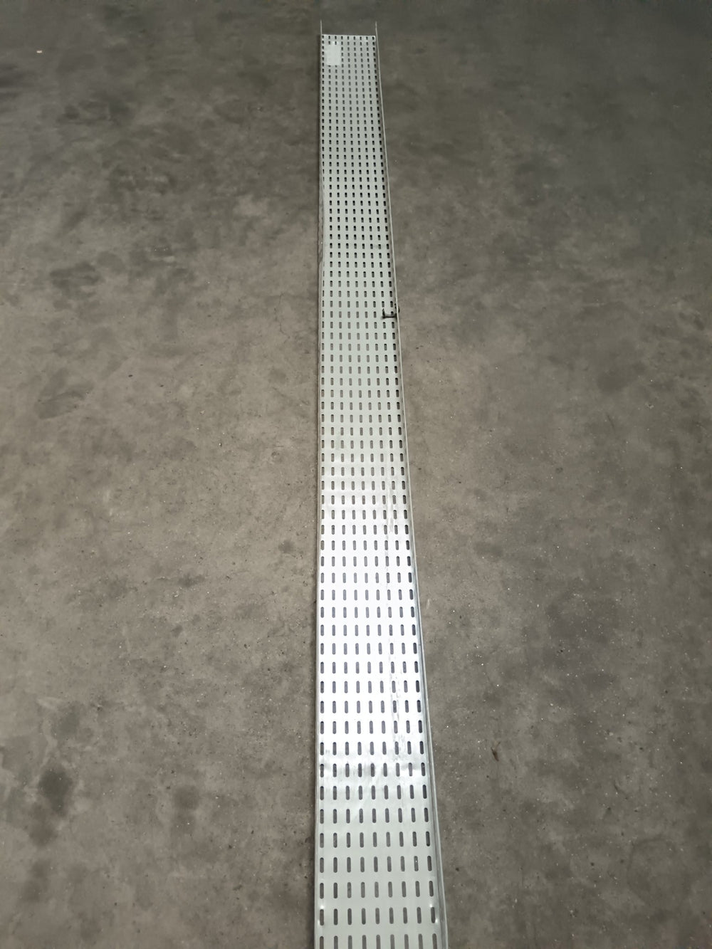 Chemin de câble acier - 220 x 50 - L=3m (dalle)
