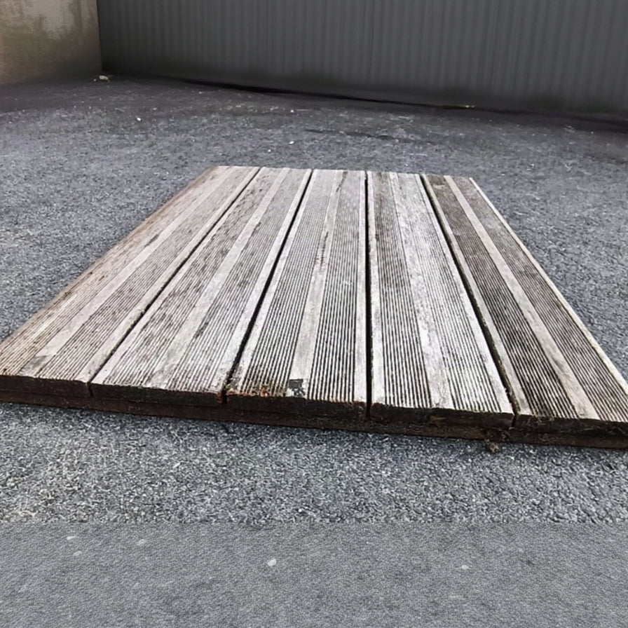 Dalle de terrasse bois exo rouge (chutes)