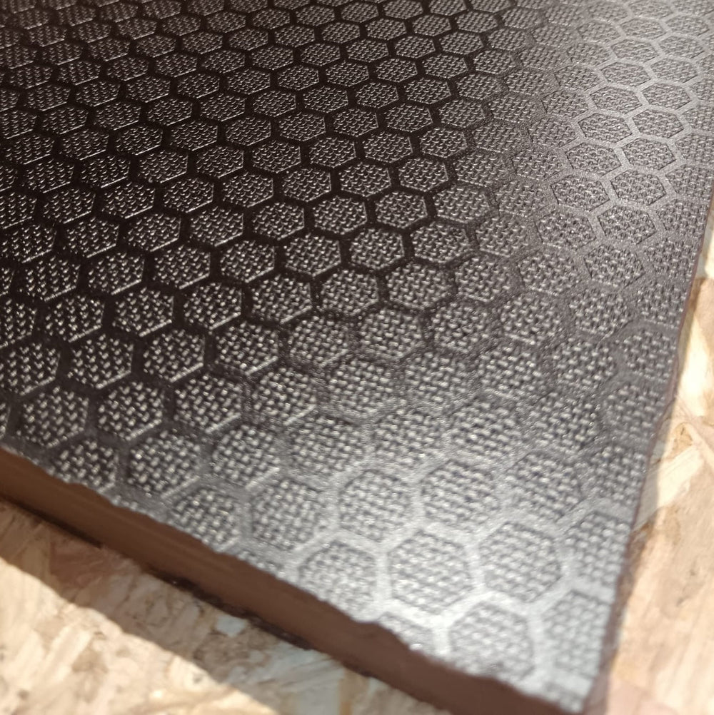 Contreplaqué filmé antidérapant - 2440 x 1220 x 15 mm (sans défaut)