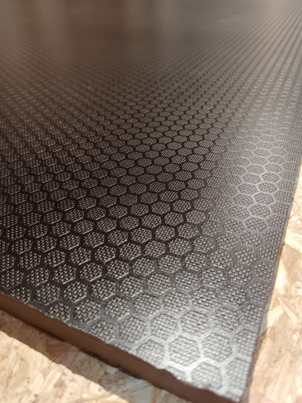 Contreplaqué filmé antidérapant - 2440 x 1220 x 15 mm (sans défaut)