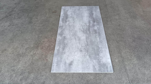 Echantillon de sol PVC clipsable imitation carrelage gris moyen