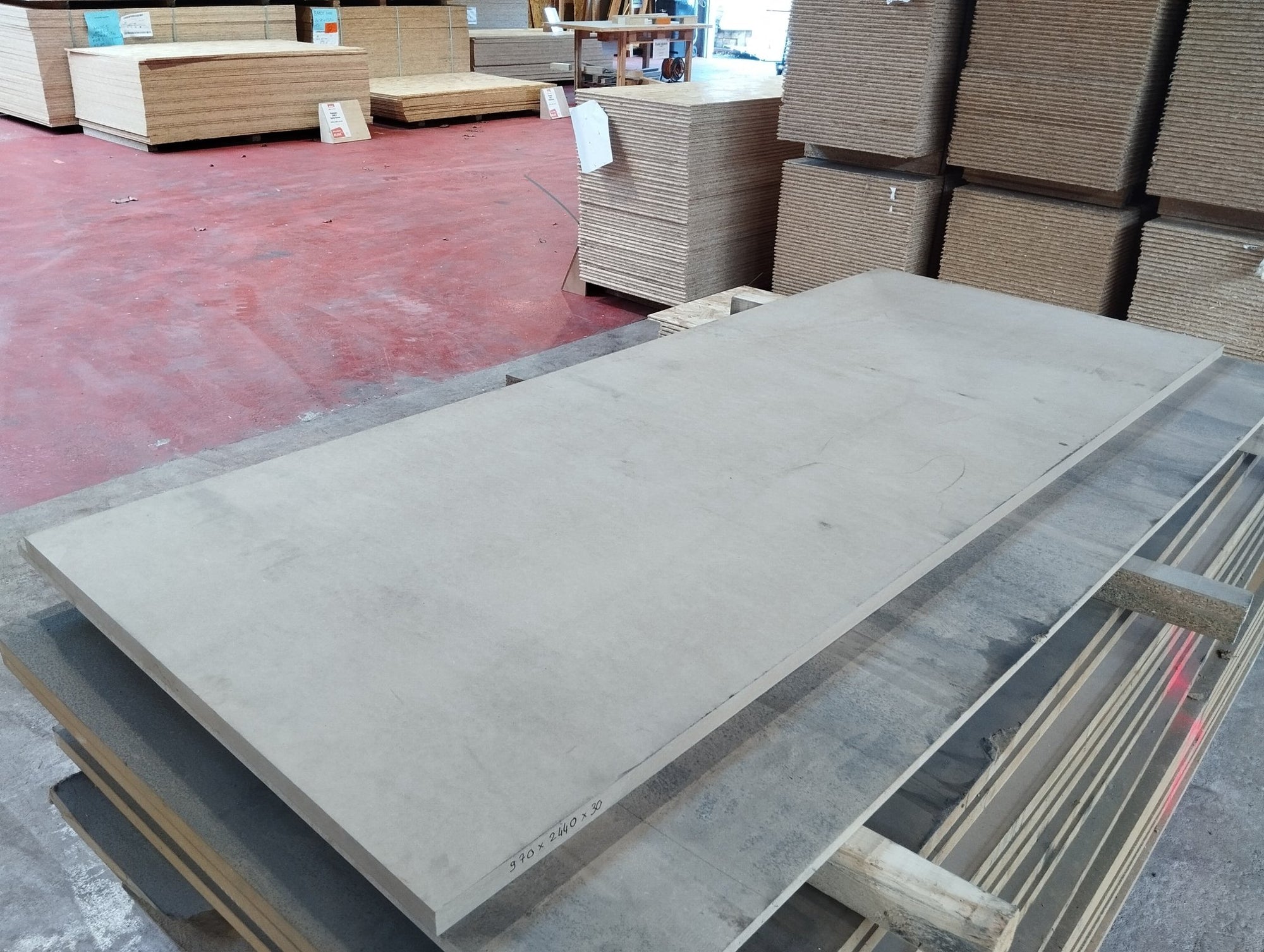 Panneau MDF - 2440 x 970 x 30 mm