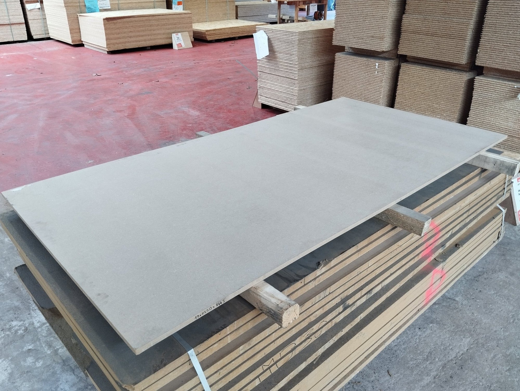 Panneau MDF - 2445 x 1220 x 19 mm