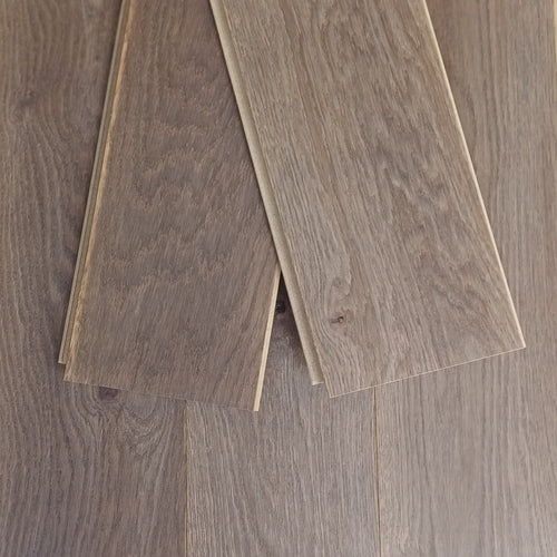 Parquet Contrecollé Majeste 139x495 - 1992 Clic HDF 13mm Chene Vintage Taupe (2 chanfreins) ref 97013 - 1