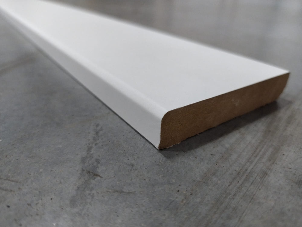 Plinthe MDF blanche avec bord arrondi 3mm (paquet de 5 lames) - 14x80x2400
