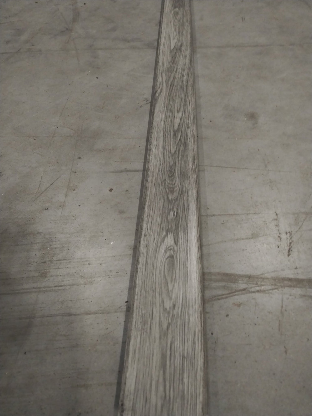 Plinthe SMF décor chêne gris 2500 x 59 x 17,4mm