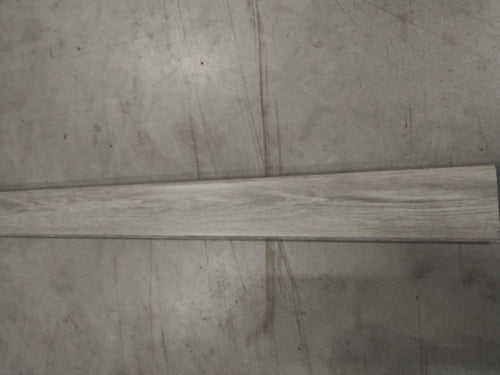 Plinthe SMF décor chêne gris clair 2500x59x17,4mm