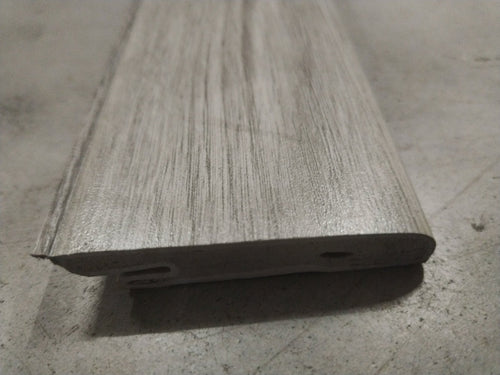 Plinthe SMF décor chêne gris clair 2500x59x17,4mm