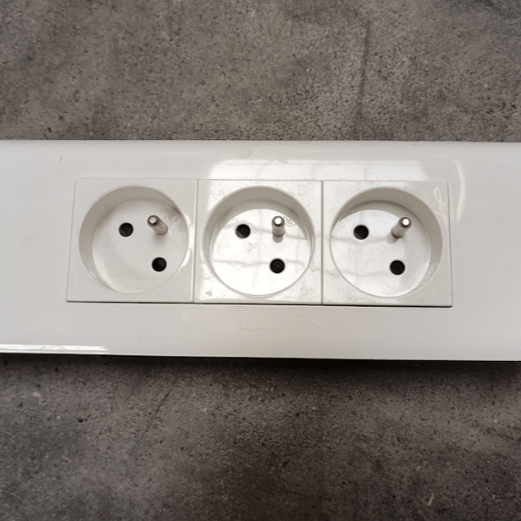 Prise de courant x 3 blanc (encastrable)