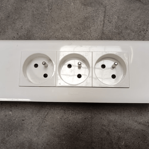 Prise de courant x 3 blanc (encastrable)