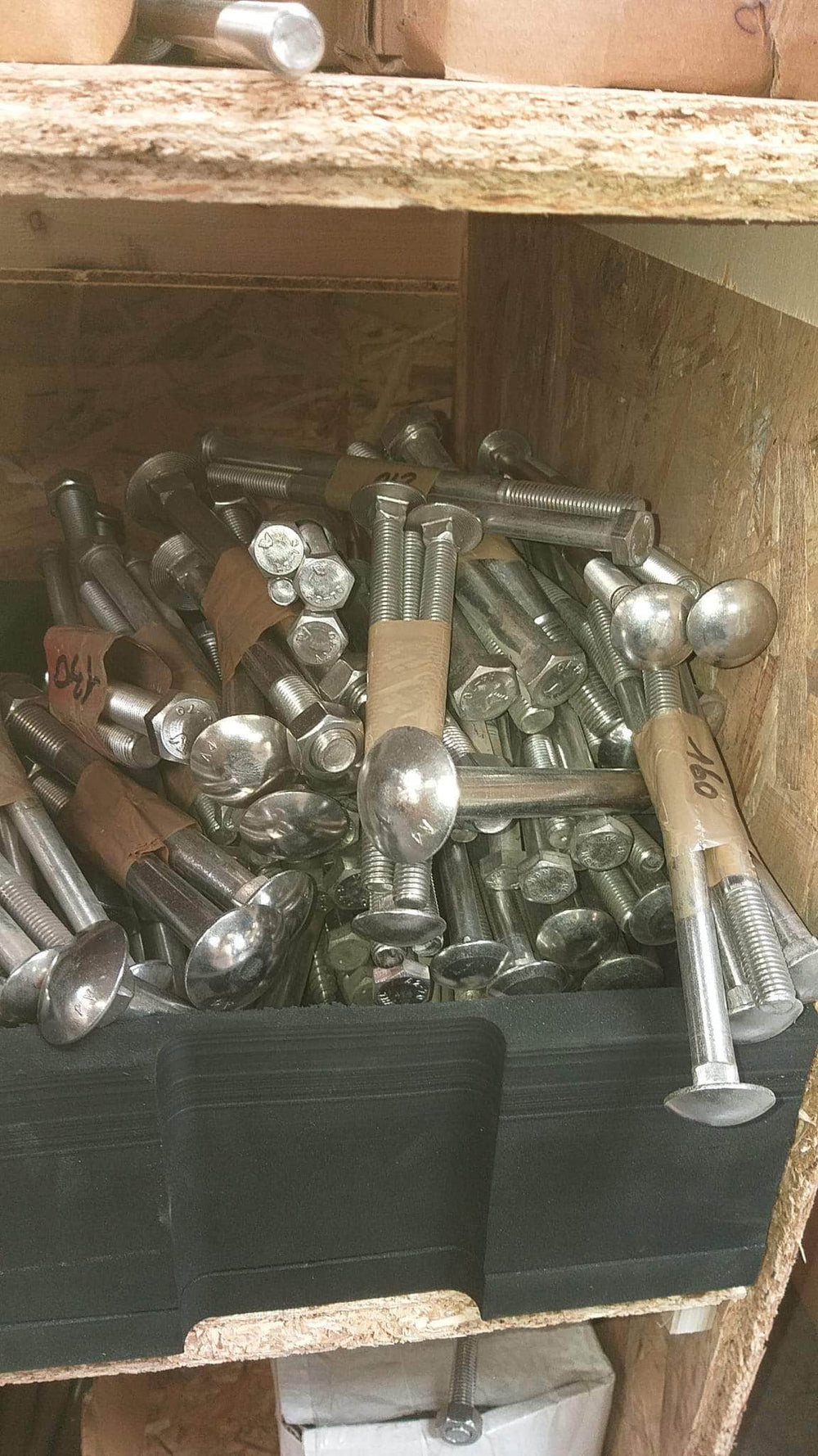 Quincaillerie charpente inox, vendu au kilogramme