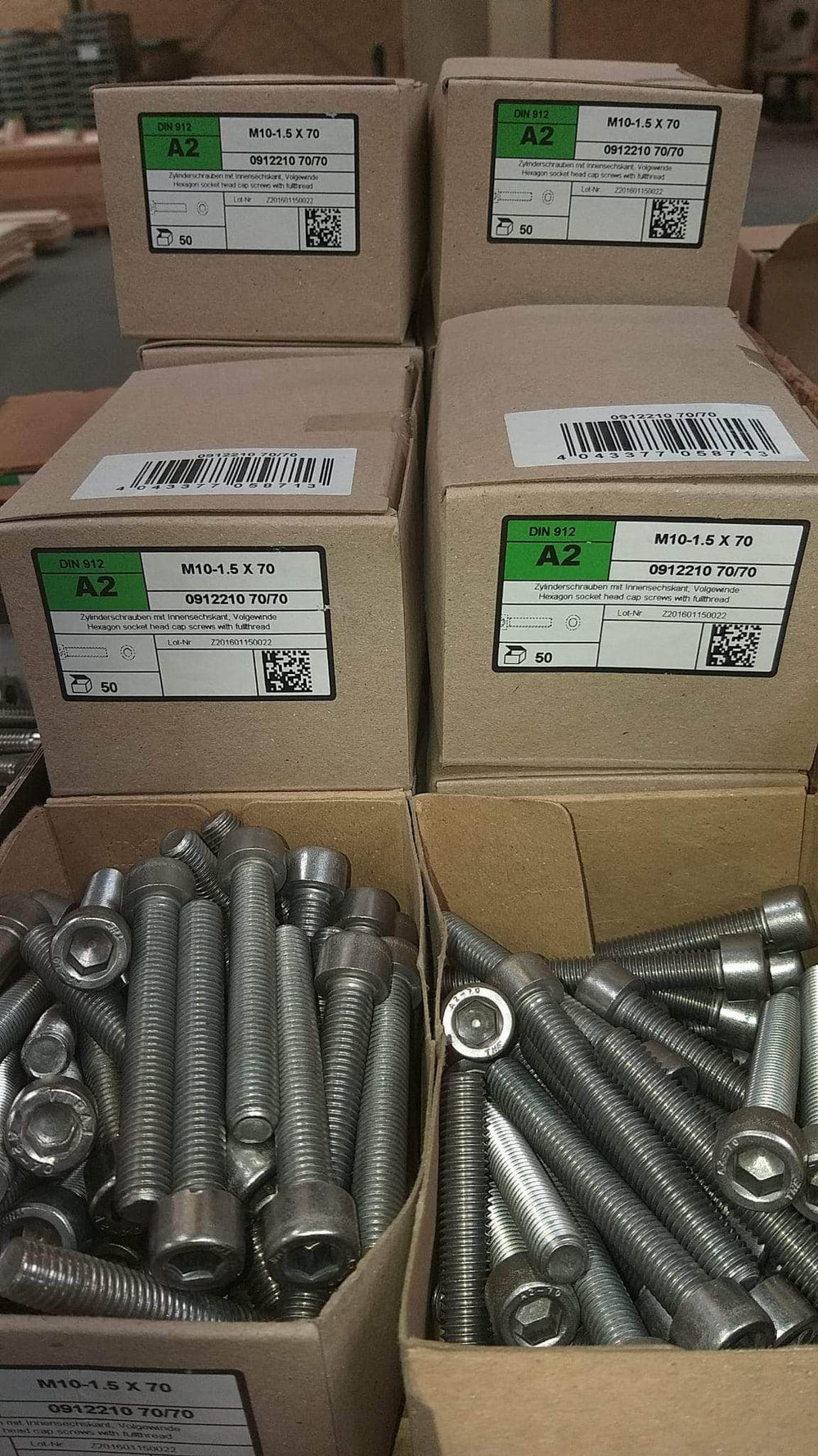 Quincaillerie charpente inox, vendu au kilogramme