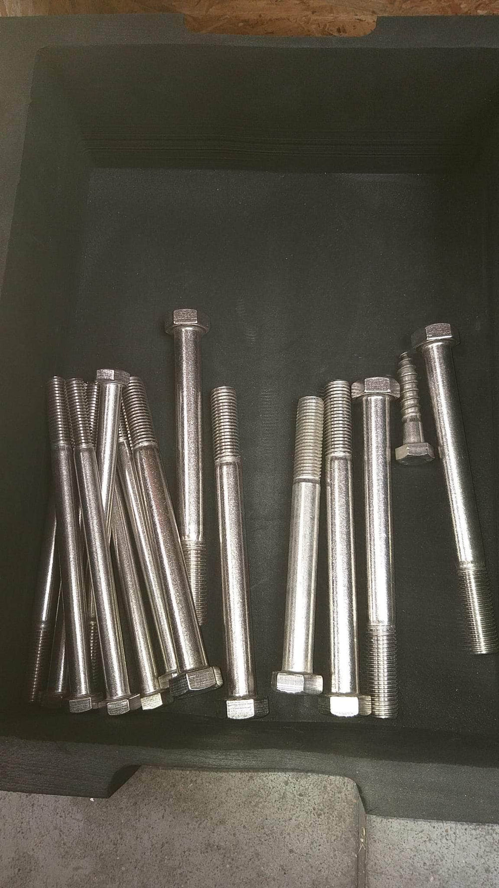 Quincaillerie charpente inox, vendu au kilogramme