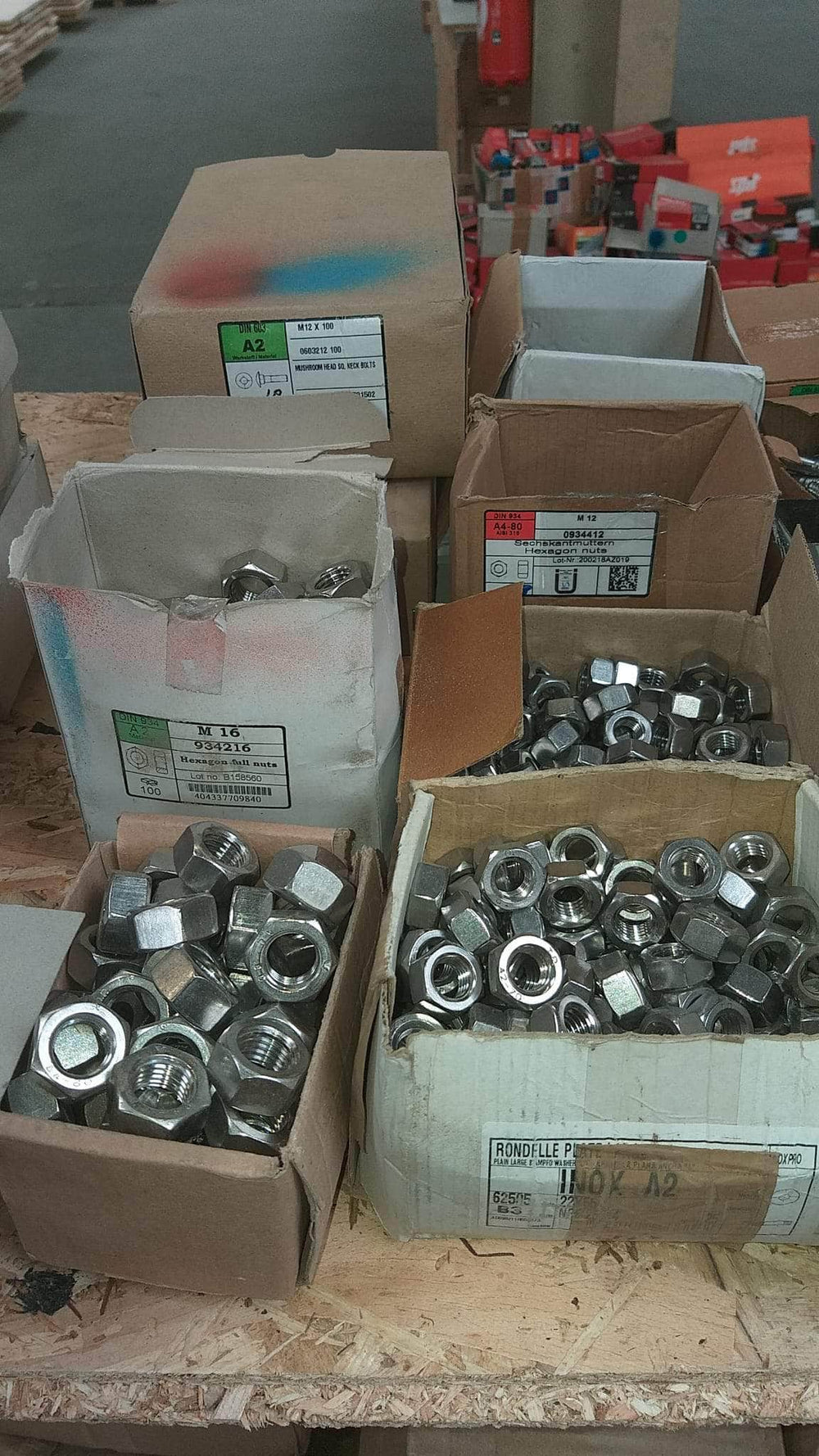 Quincaillerie charpente inox, vendu au kilogramme