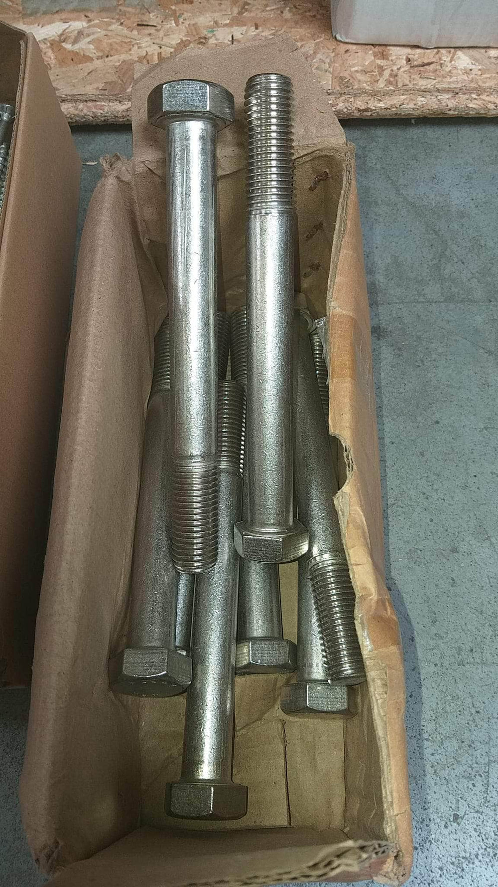 Quincaillerie charpente inox, vendu au kilogramme