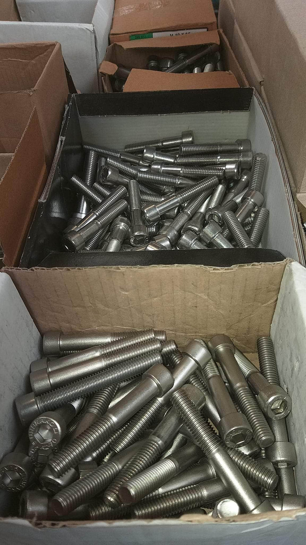 Quincaillerie charpente inox, vendu au kilogramme