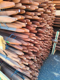 Ganivelle bois massif bois exotique rouge - hauteur 120 cm - L=5m - appointée (ecart 6/7 cm)