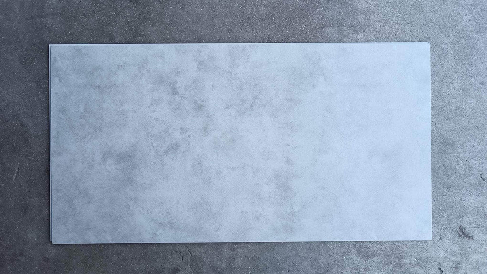 Sol PVC - SPC imitation carrelage gris moyen classic - 915 x 474 × 5.5mm sous - couche intégrée (SPC103)