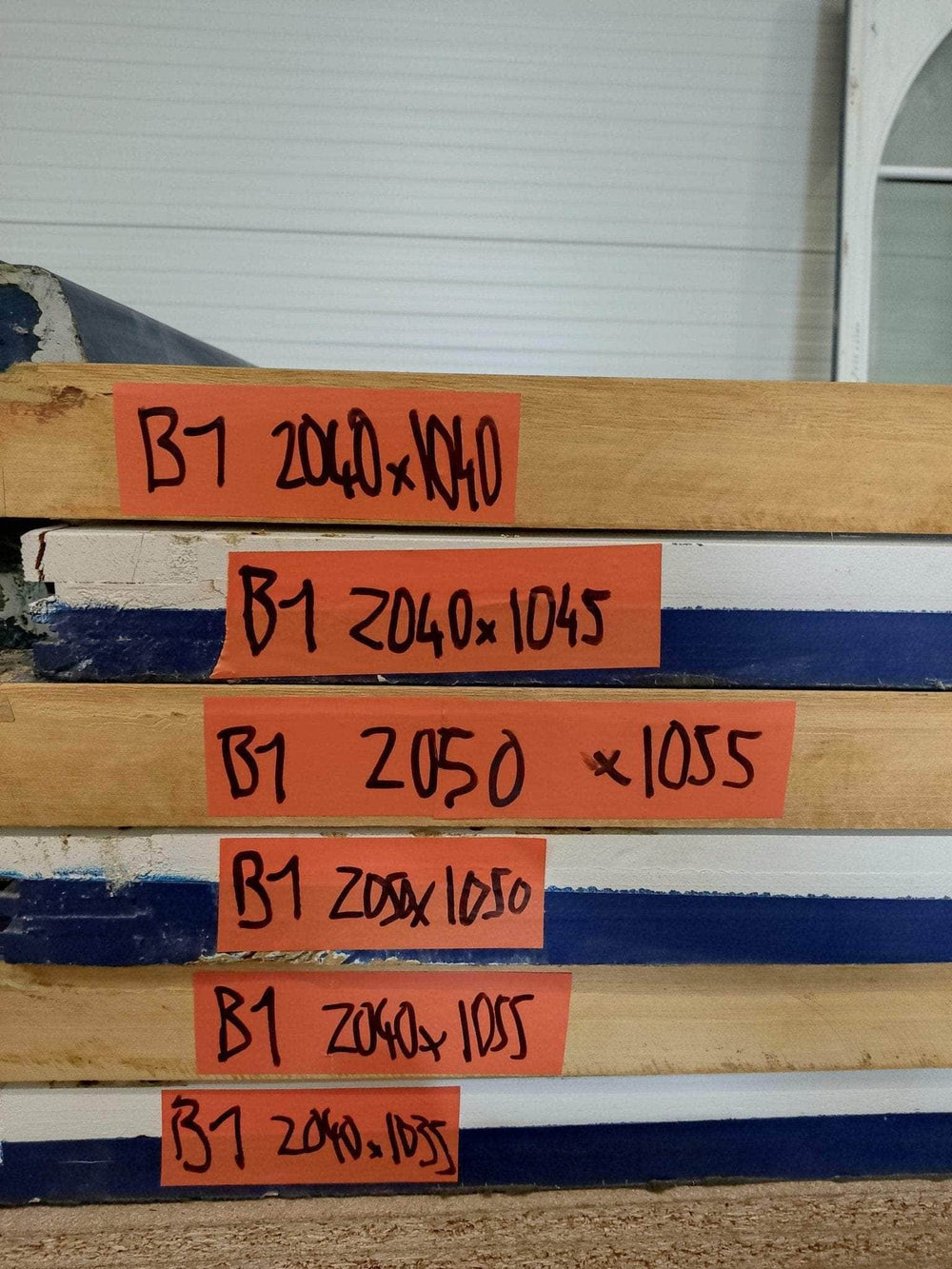 B1 - Menuiserie bois exotique - non ouvrante 2050x1040x60mm (réemploi)
