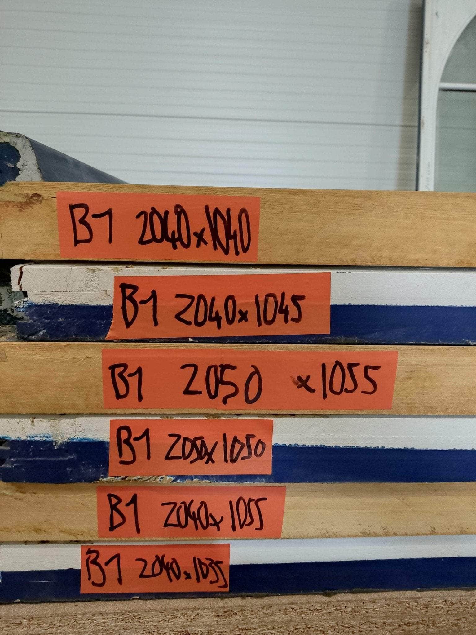 Réemploi  -  B1 - Menuiserie bois exotique - non ouvrante 2050x1040x60mm (réemploi)